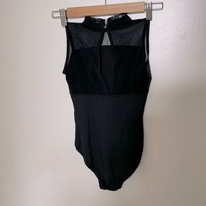 🌟Basic Moves Mock Neck Leo Size 8-10